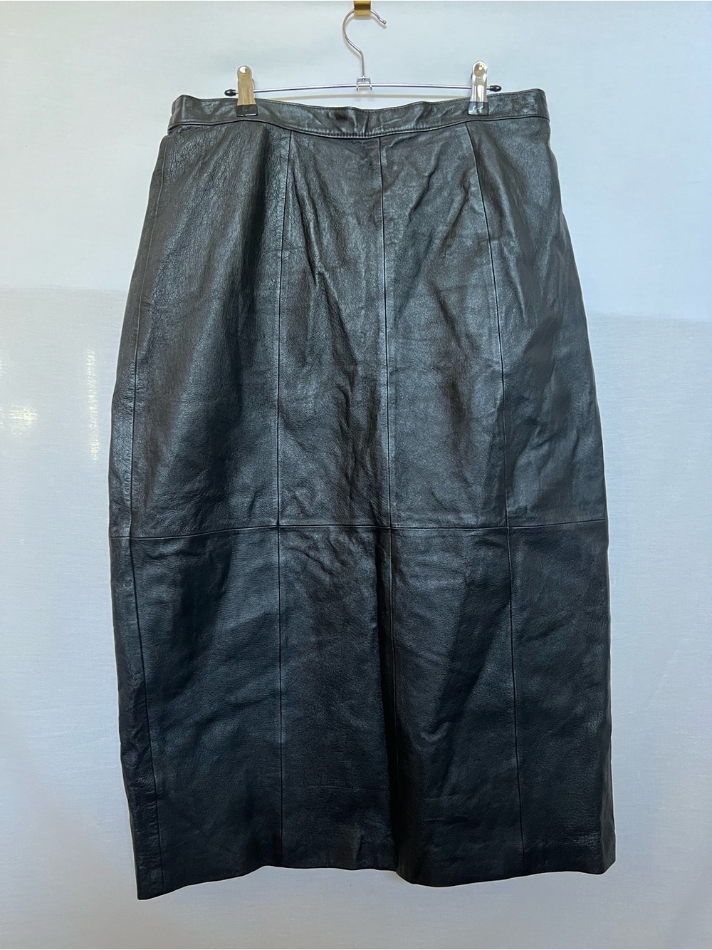 Via Accenti Classic Black Leather Midi Skirt